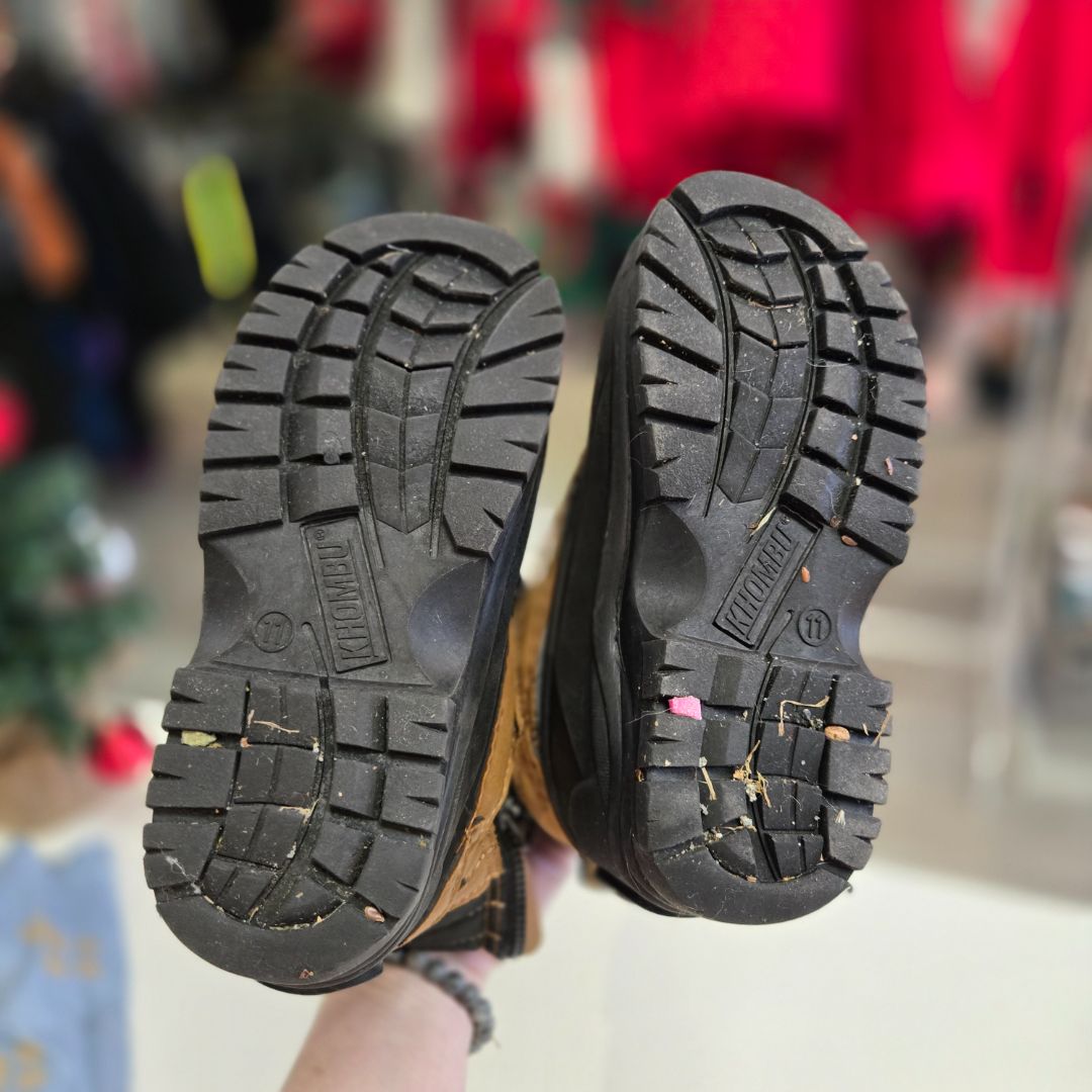 Khombu Kids footwear, 11T
