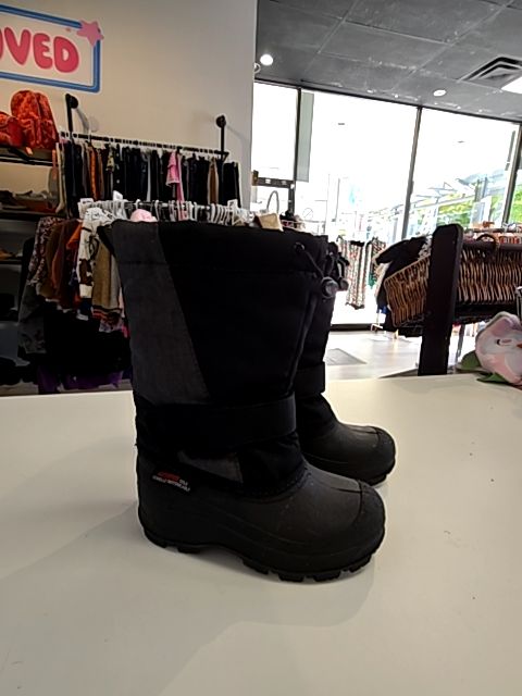 Black Unknown Kids footwear, 12Y