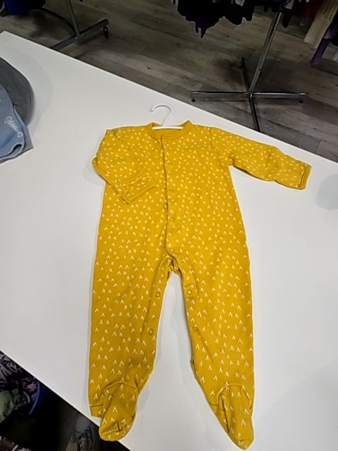 Mustard Mamas & Papas Sleepers, 9/12M