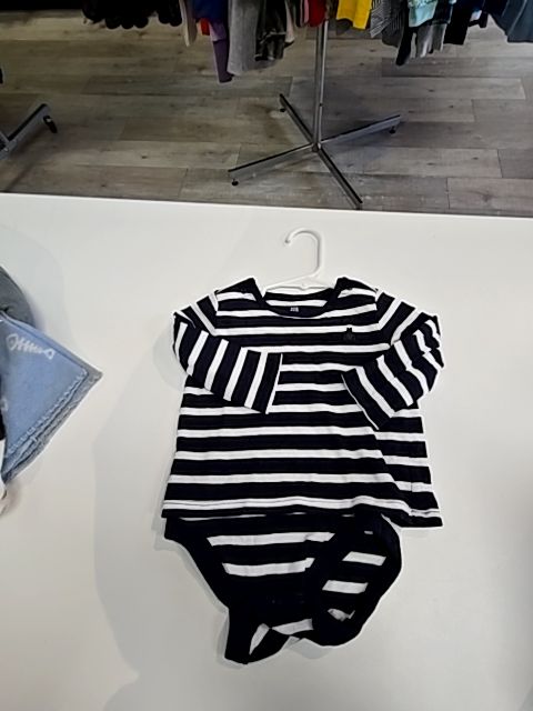 Multi-Color Gap Onesies/BodySuit, 6/12M