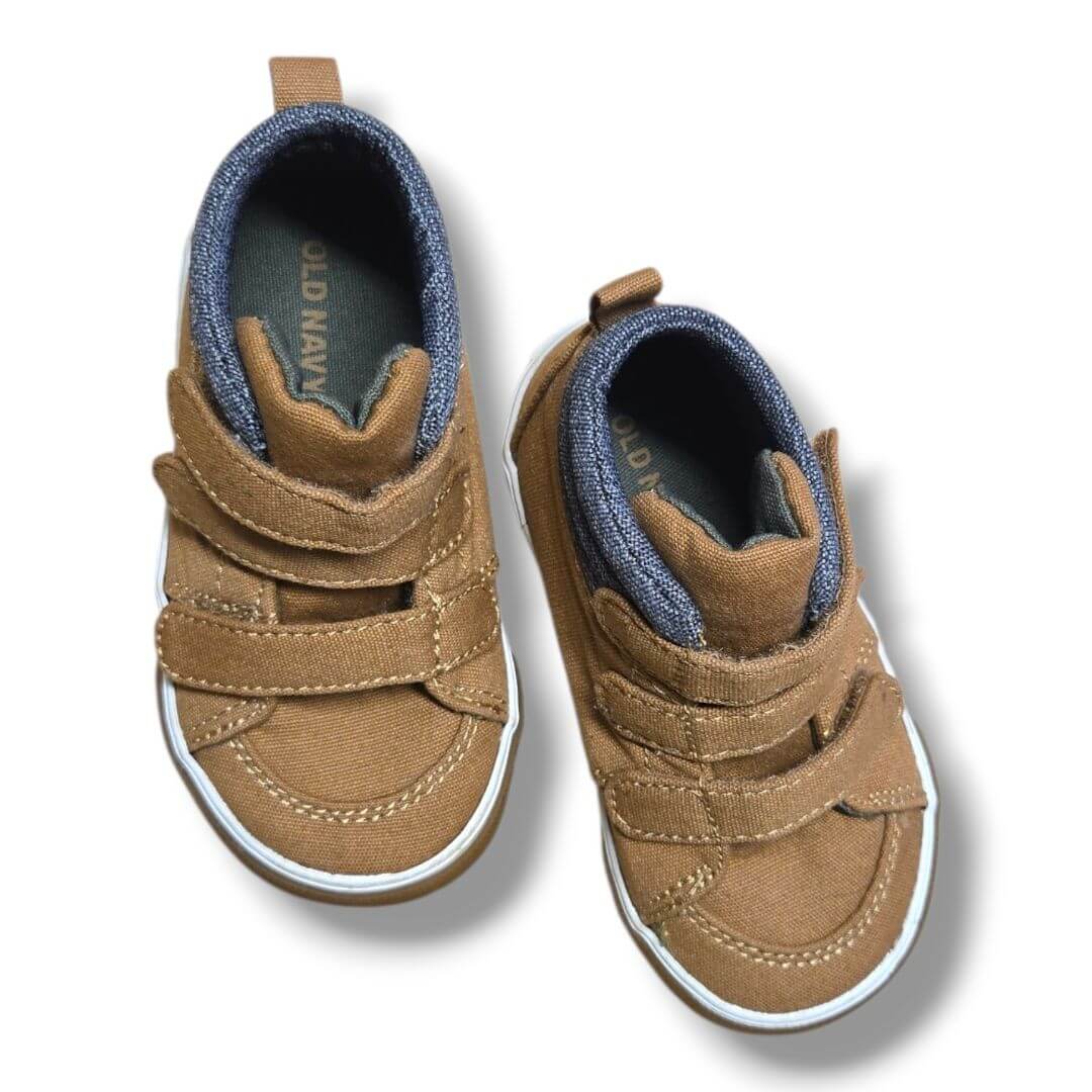 Old Navy kids footwear pre-loved size 6, brown sneakers with velcro straps, next-to-new condition.