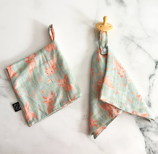 Axolove ♥️ (Axolotl) bamboo muslin pacifier clip