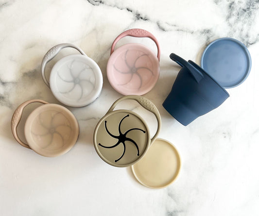 Collapsible snack container