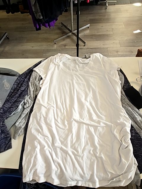 White Old Navy Maternity Tops, XXL