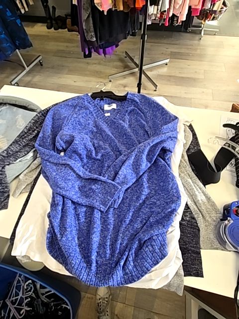 Blue Old Navy Maternity Tops, Large