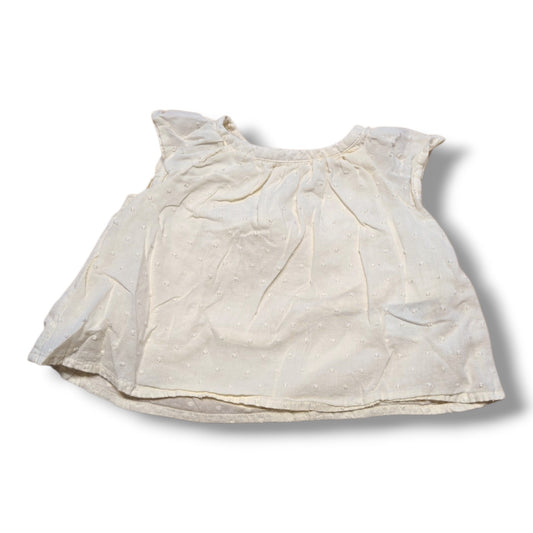 Old Navy preloved baby t-shirt 3-6 months in cream with flutter sleeves and Swiss dot fabric.