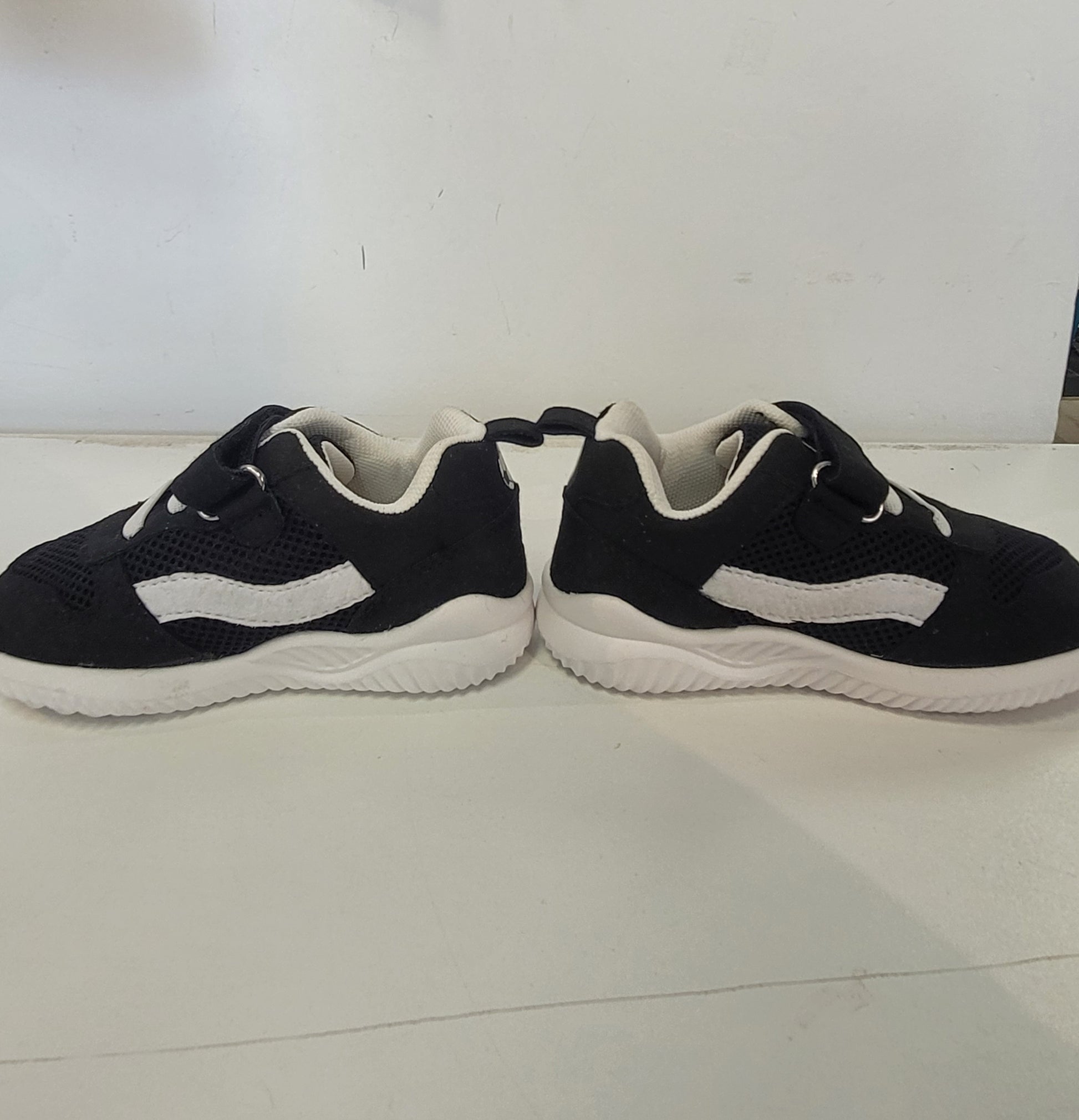 Lightweight EVA sneakers for kids in navy and white, designed for comfort and style.