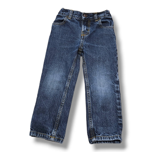 Oshkosh 3T straight leg denim jeans in excellent pre-loved condition, perfect for everyday wear or special occasions.